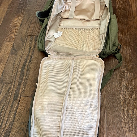 Jujube Be Right Back Diaper Bag Olive green - Picture 5 of 6